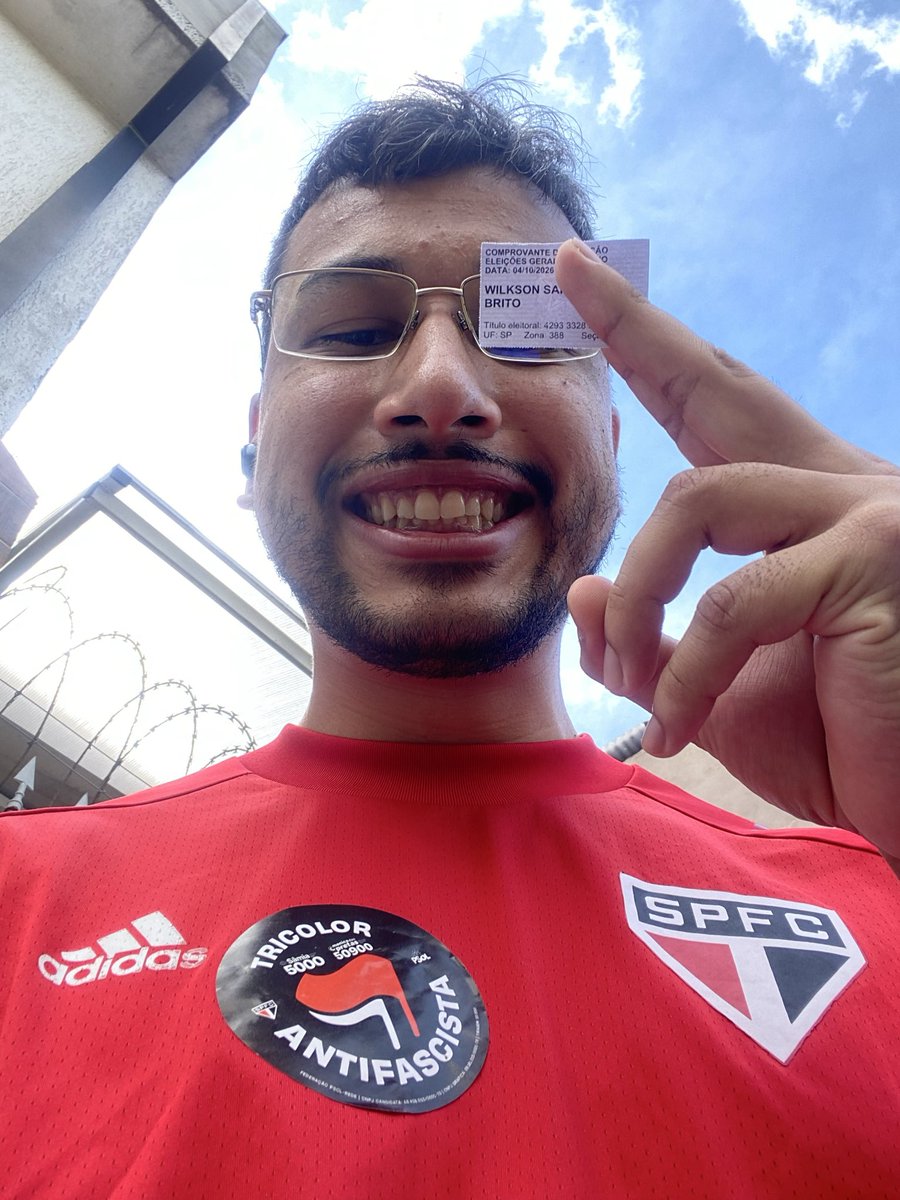 OutroHumano's tweet photo. Faça imediatamente a festa da democracia ⭐️ https://t.co/ie59dFs6Pz