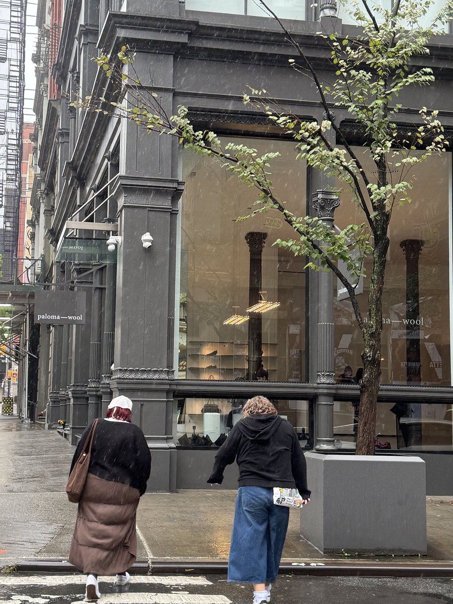 Naser_ozr's tweet photo. It was raining the whole time, but still didn’t stop me from wandering around for the whole afternoon 🤭 https://t.co/o3EP6fa1OE