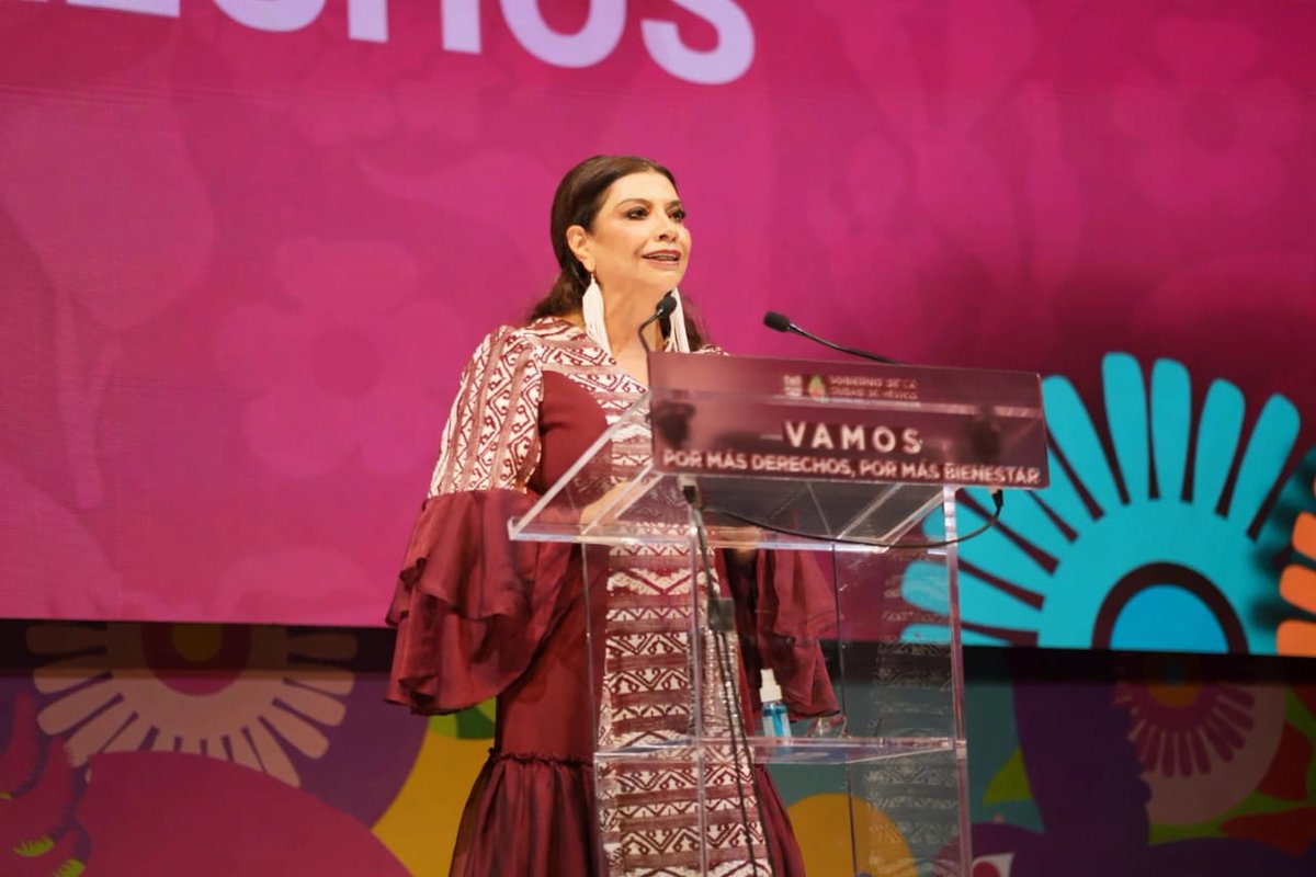 PJCDMX's tweet photo. El magistrado @MagRafaelGuerra, presidente del #TSJCDMX, acompaña a la jefa de Gobierno de la #CDMX, @ClaraBrugadaM, en su Segunda Asamblea Informativa en el Auditorio Nacional.

#CiudadQueCumple #ClaraDaResultados https://t.co/ow1awvuLN2
