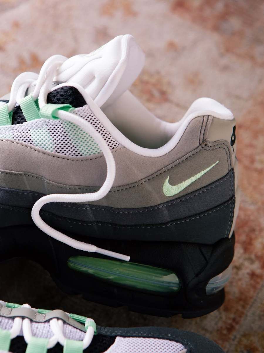 SneakerShouts's tweet photo. PRICE DROP: Nearly 50% OFF the Women’s Nike Air Max 95 OG “Fresh Mint” 

BUY HERE: https://t.co/hLC2fjKr2l https://t.co/6nB0f92lau