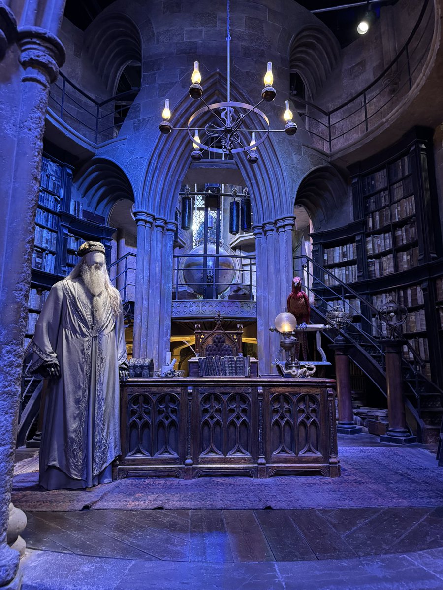 w_e2ma's tweet photo. aujourd’hui j’ai visiter les studios harry Potter c’était juste magique https://t.co/oNdyS8qkNL