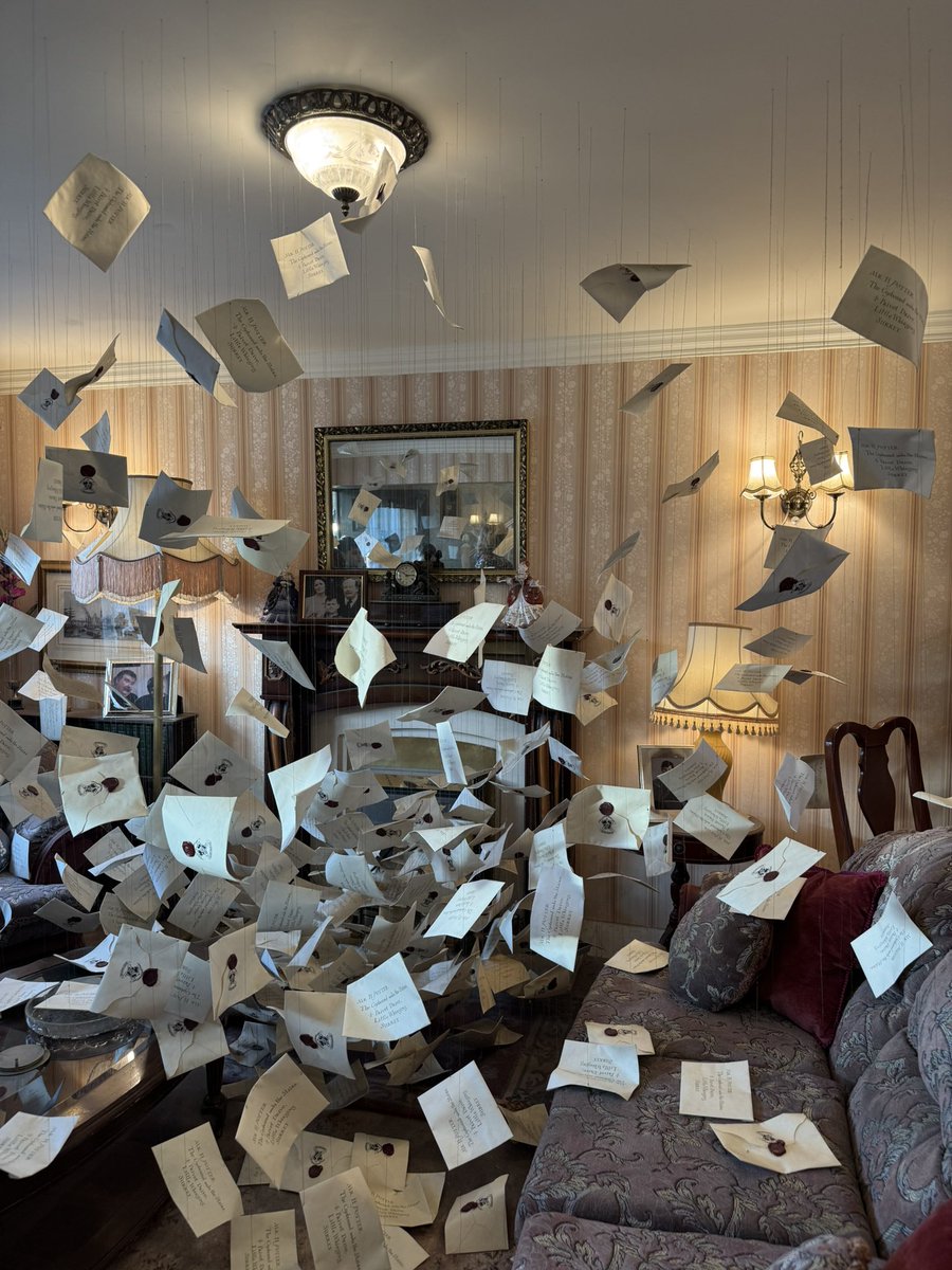 w_e2ma's tweet photo. aujourd’hui j’ai visiter les studios harry Potter c’était juste magique https://t.co/oNdyS8qkNL