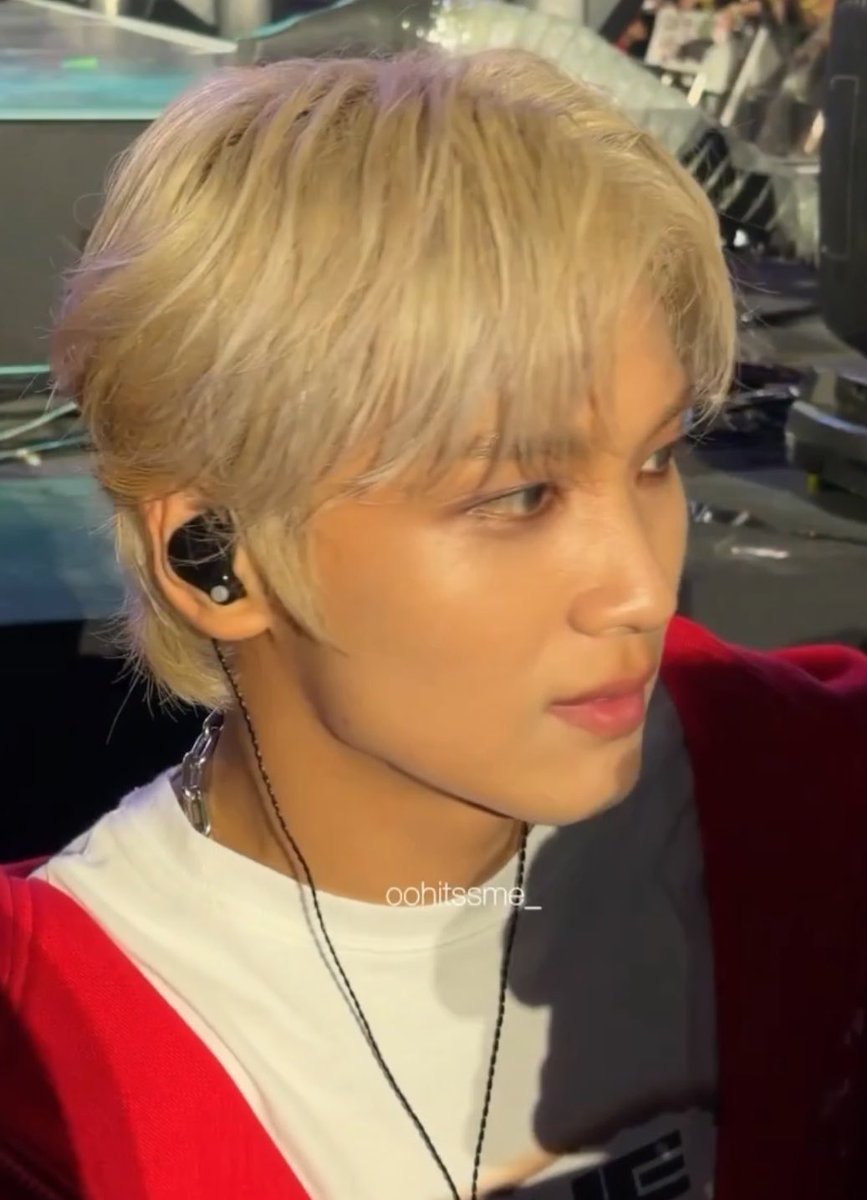 hae1ee's tweet photo. can you believe he just gets to walk around every day looking like this https://t.co/7rwErj6dAP