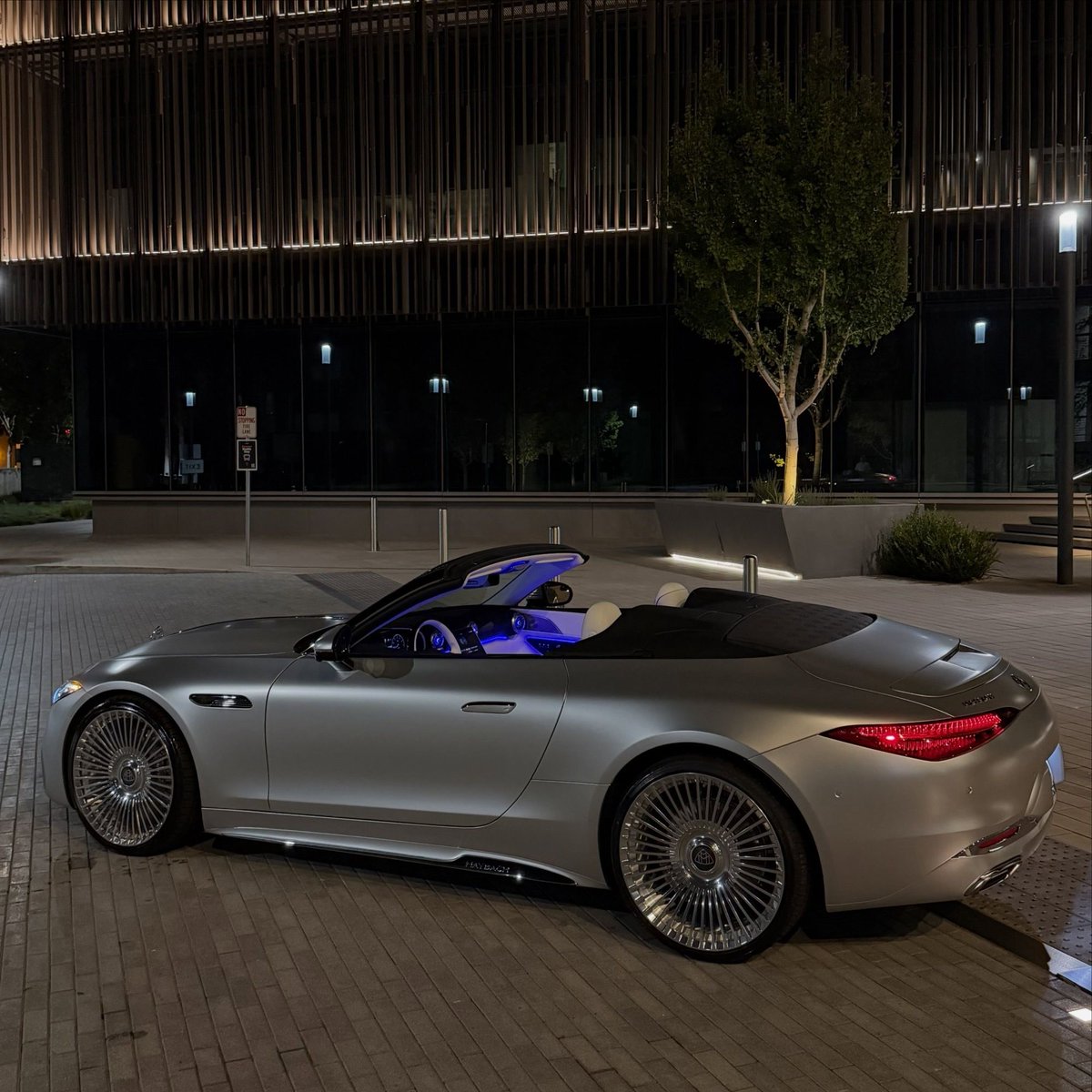 TheAutoHub's tweet photo. Maybach SL680 https://t.co/NGObgE4sgz