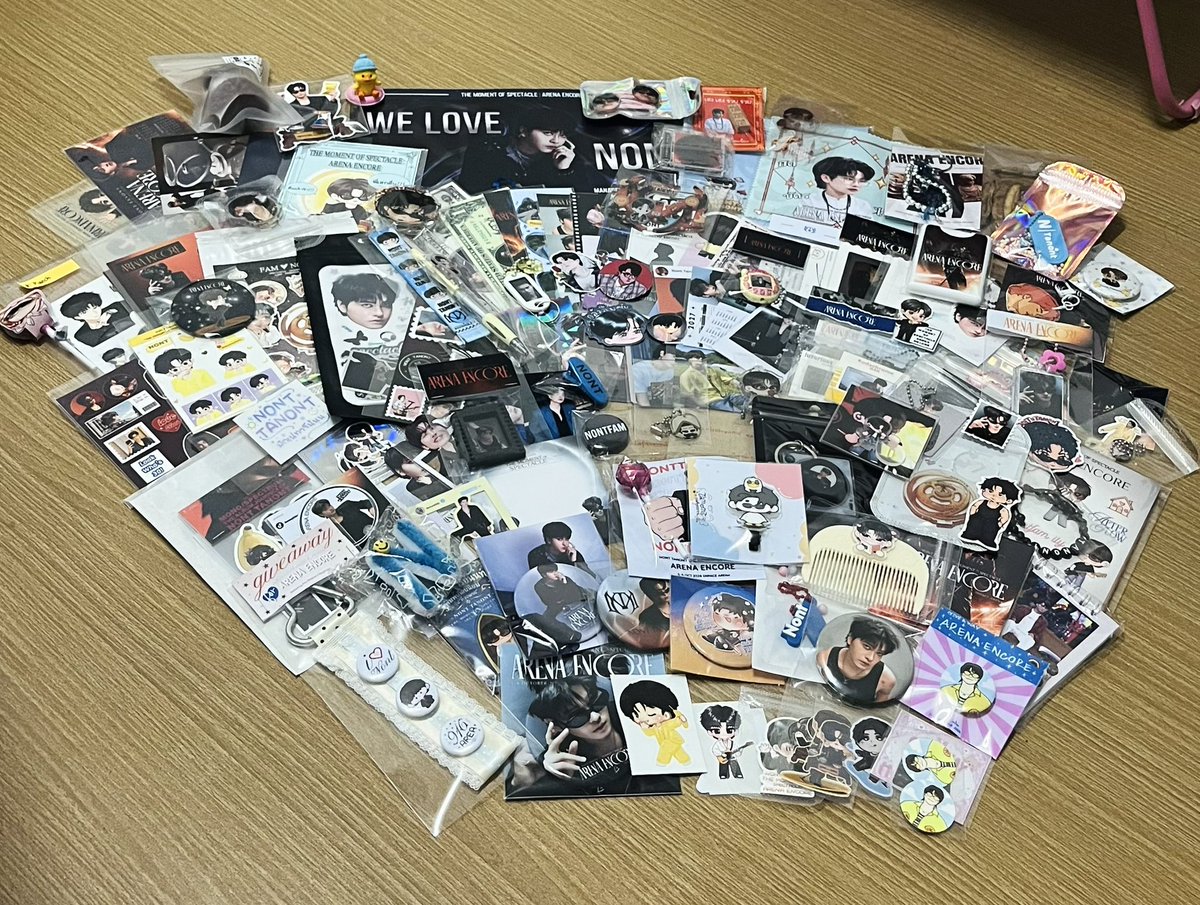 punchwp_N's tweet photo. ขอบคุณ Giveaways ของทั้งสองวันนะคะ💞🙏🏻
อีกสองวันวันเกิดพอดี เหมือนได้ของขวัญจากทุกคนเลย😍😍

#NONT_ARENAENCORE_DAY1
#NONT_ARENAENCORE_DAY2
#THEMOMENT_ARENAENCORE https://t.co/ubDAZ3dGKv