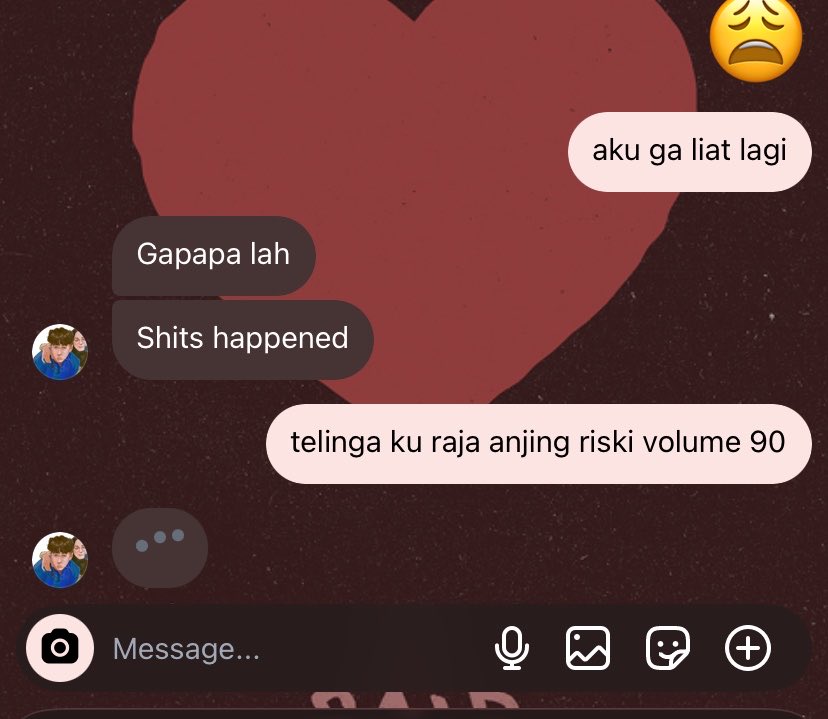 f3byla's tweet photo. kemarin jatuh konyol dari motor, telinga dengerin riski inrahim raja anjing volume 90, semua orang cuma jd bystander ts embarrassing as hell https://t.co/VC31ghcbzn