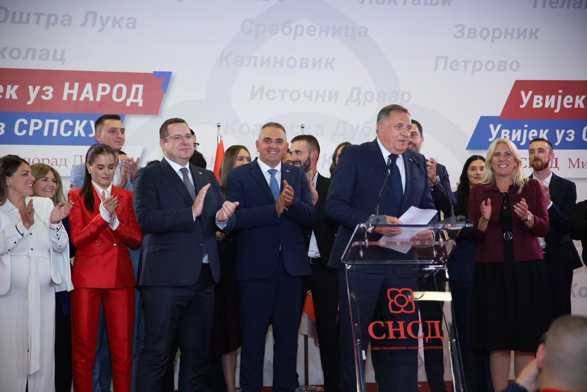 MiloradDodik's tweet photo. Хвала грађанима Републике Српске који су нам указали повјерење и били уз нас. Више од 120.000 људи прошло је кроз наше скупове - то је снага народа и потврда политике коју водимо.

Заједно с коалиционим партнерима имаћемо двије трећине у Народној скупштини Републике Српске. Наши политички ставови се не мијењају: дали смо завјет народу и наставићемо да радимо за добробит Републике Српске и свих њених грађана.
