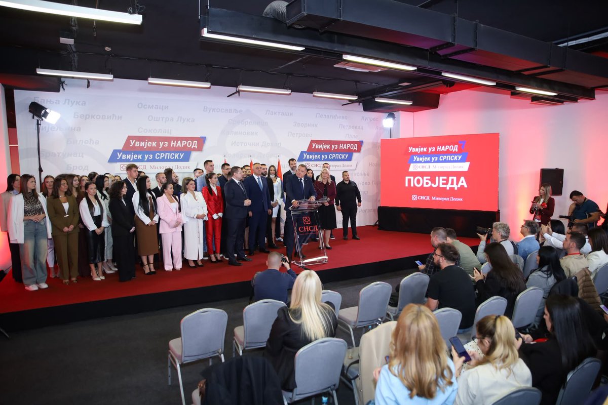 MiloradDodik's tweet photo. Хвала грађанима Републике Српске који су нам указали повјерење и били уз нас. Више од 120.000 људи прошло је кроз наше скупове - то је снага народа и потврда политике коју водимо.

Заједно с коалиционим партнерима имаћемо двије трећине у Народној скупштини Републике Српске. Наши политички ставови се не мијењају: дали смо завјет народу и наставићемо да радимо за добробит Републике Српске и свих њених грађана.