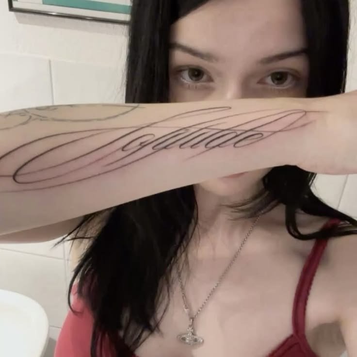 sizedolI's tweet photo. como me ve pinterest?  

idol, tatuaje, estética, outfit https://t.co/KE9tiNYvTm