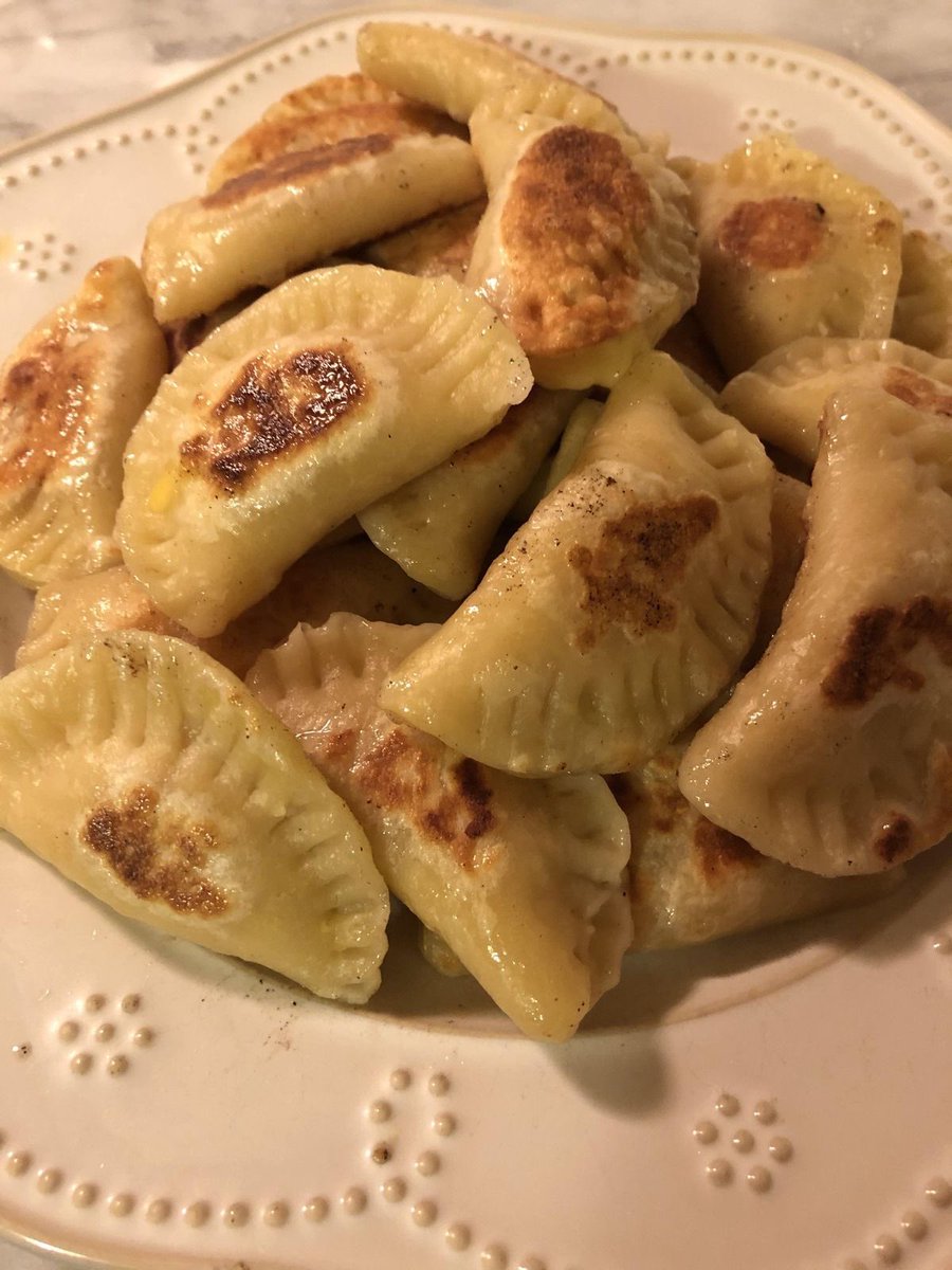 jasapplee's tweet photo. pierogi or placki ziemniaczane (pototo) https://t.co/1Aw5RDwrvk