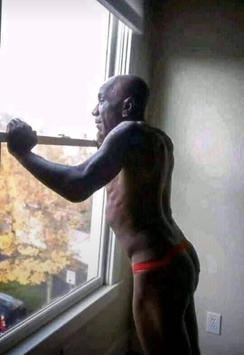 ChrisExcel102's tweet photo. Bheki Cele right now when he hear anything that sounds like police van out side… 😭😭 https://t.co/yduCSeVVqR