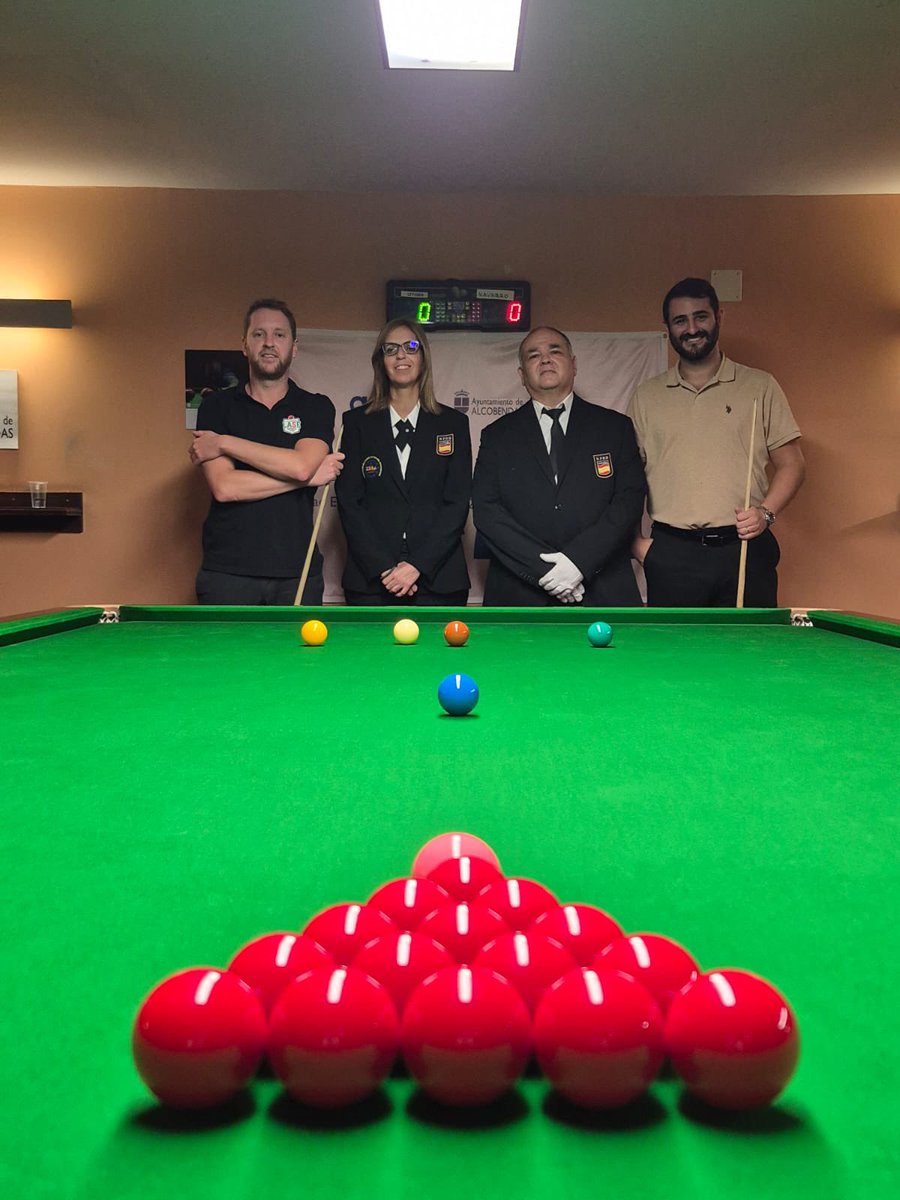SpainSnooker's tweet photo. Daan Leyssen se lleva la Copa de Madrid, ganó 4-2 a un espectacular Antonio Navarro, Daan logró una centena y un 90 consecutivos, está en un momento extraordinario. Aleix Melià y Chema Cortés fueron terceros. Impecable organización de @BlackBallMadrid y @SnookerValdela1 con Lalo https://t.co/b9zjiOtpfi