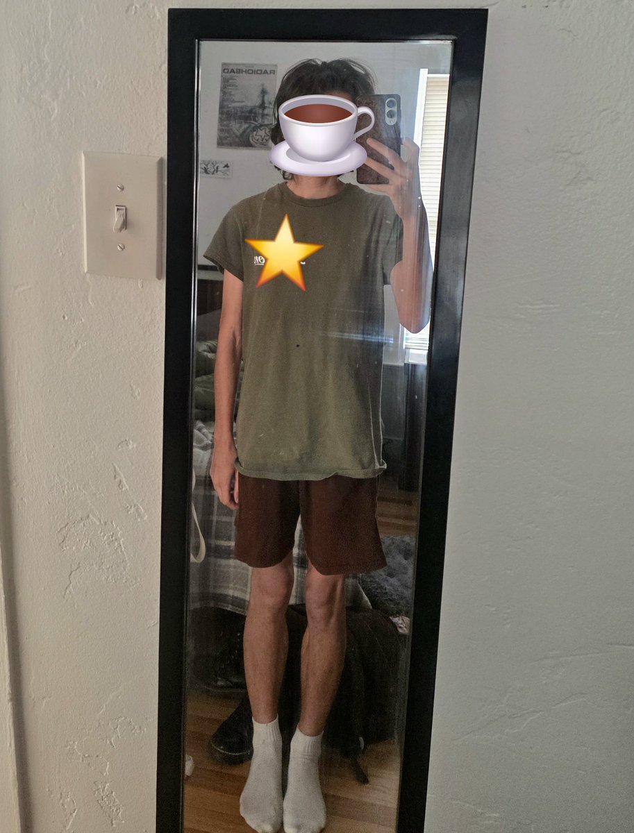 ghostivyleaves's tweet photo. excited for the day they will invent shorts that doesn't make me look like I'm auditioning for secret eaters https://t.co/MIEcJv9EL1