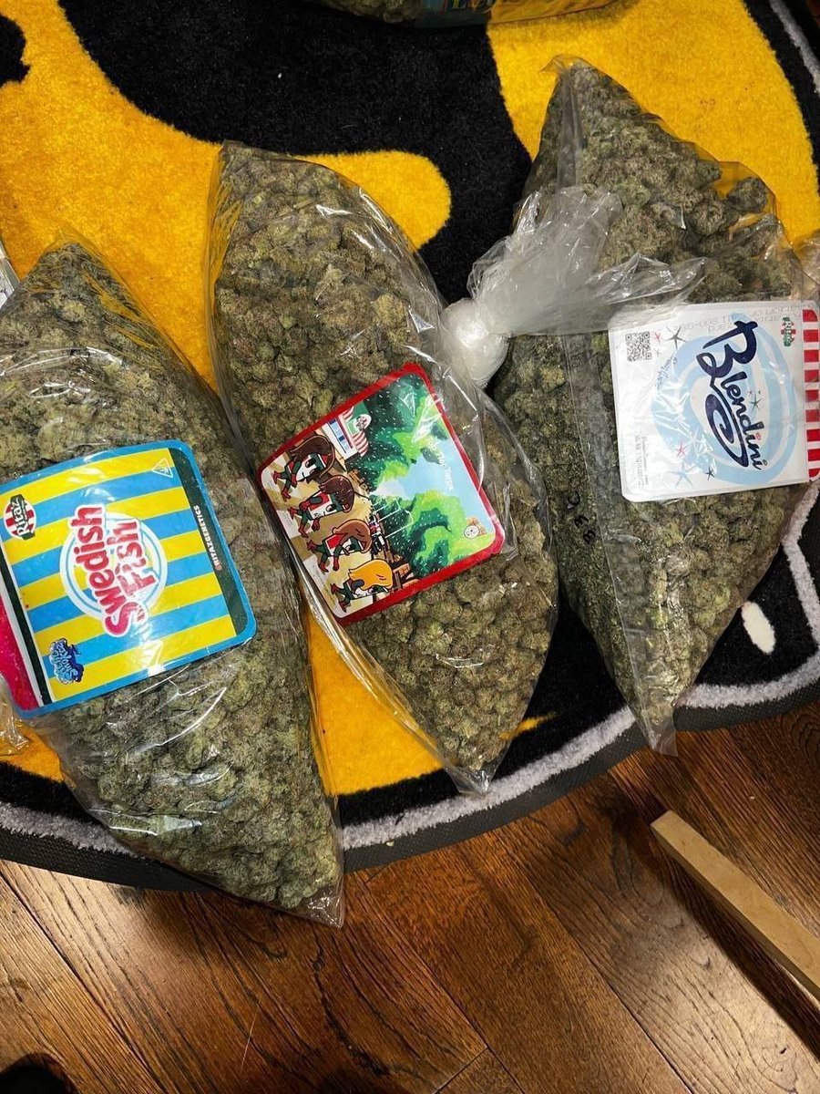 STONERS2027's tweet photo. Each going for $700 lmk if you need prices negotiable hit me up fam 

📱https://t.co/ZG6HoEGeW3  

📱 https://t.co/BUz6U7b395

#cannabis #strain #flower #budshots #weedculture #Texas #Tx #cbd #thc #worldwide https://t.co/gdFsFZ6rRL