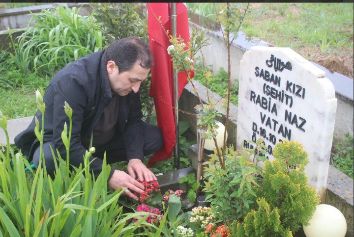 VatanSaban's tweet photo. Her akşam saat 22:00 de 
#RabiaNaziçinAdalet 
Diyoruz. 

8,5 yıl önce Rabia Nazımızın acımasızca canına kıydılar
O canileşmiş katiller korunmasıydı 
Rabia Naz Vatan Cinayeti Örtbas Edilmemiş Olsaydı 
Katil ve suç ORTAKLARI hak ettiği en 
Ağır cezayı Almış Olsaydı 

Bu ülkede bu kadar çocuk ve kadın Cinayetleri Olmayacaktı. 

Örtbaslara bu kadar Göz yumulmasaydı
Katiller ve tecavüzcü pislikler kendinde cesaret bulamaZdı 

Artık gereken yapılsın...