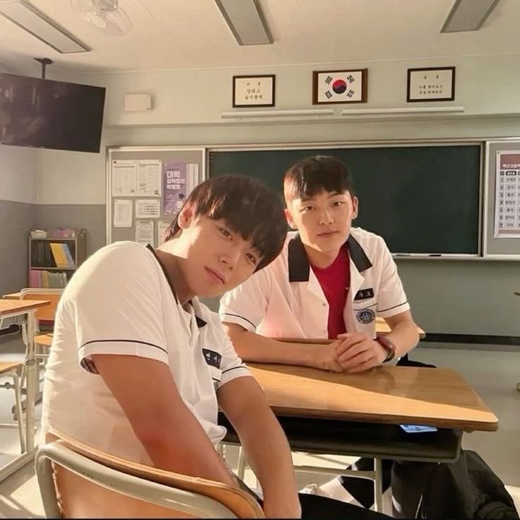 r3dwinesuprn0v's tweet photo. the category is ships who spent more time waiting for each other than knowing each other https://t.co/3ReFttz6Rq