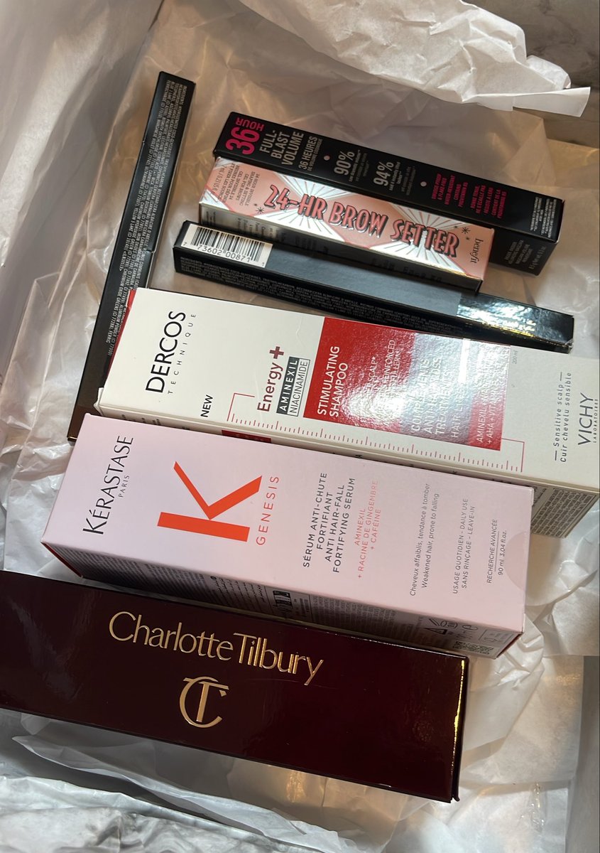 Jujuinpariis's tweet photo. ايرا جديدة لشعري وال Makeup حقي 💘
بس للامانه منتجات بنفت وسبراي شارلوت من سنين نفسهم ماغيرهم مره احبهم https://t.co/SUkvAF42Fp