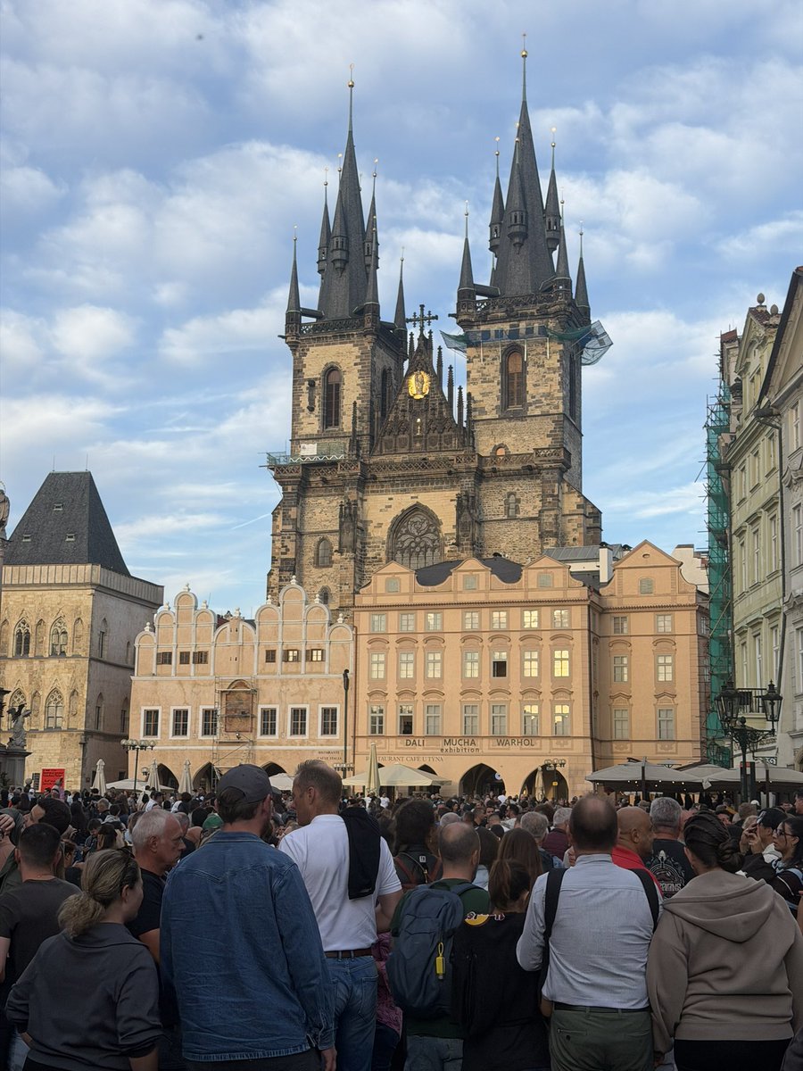 eeelldd's tweet photo. #Prag https://t.co/DoIeeTVh8e