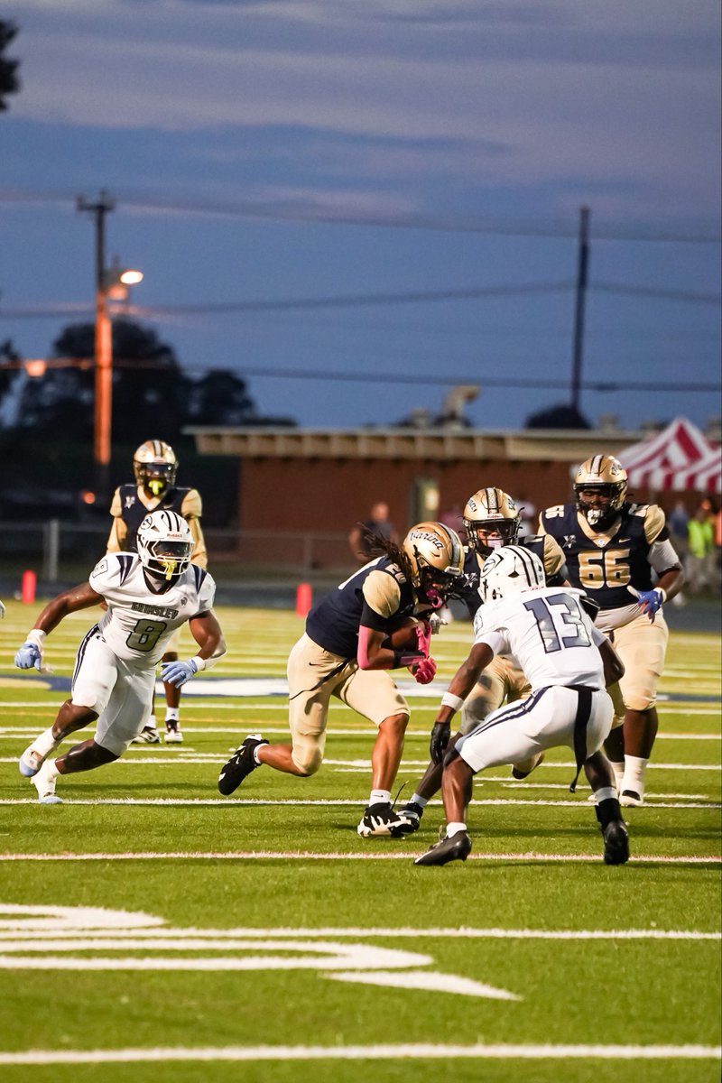 PrimeTimeJune's tweet photo. Mid-Season Film 🎥🏈

Putting my work on display through the first half of the season
Still working, still improving, still hungry

6’2” | 180 lbs | 2028
LB / RB 

🎥 Hudl: [https://t.co/qjfSDwkOdh] 
#AGTG #ClassOf2028 #VirginiaFootball #RecruitMe https://t.co/hV3AXb8q0n