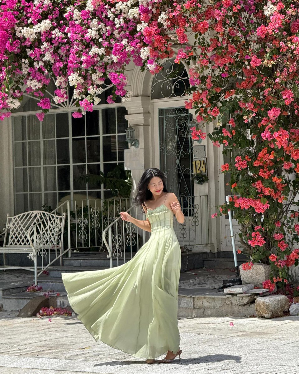 5297737Alves's tweet photo. Good morning! ☕ Remember, the world is a better place with you in it—go shine today! 🌸
MHoaBGOa https://t.co/VlWu012kMK
