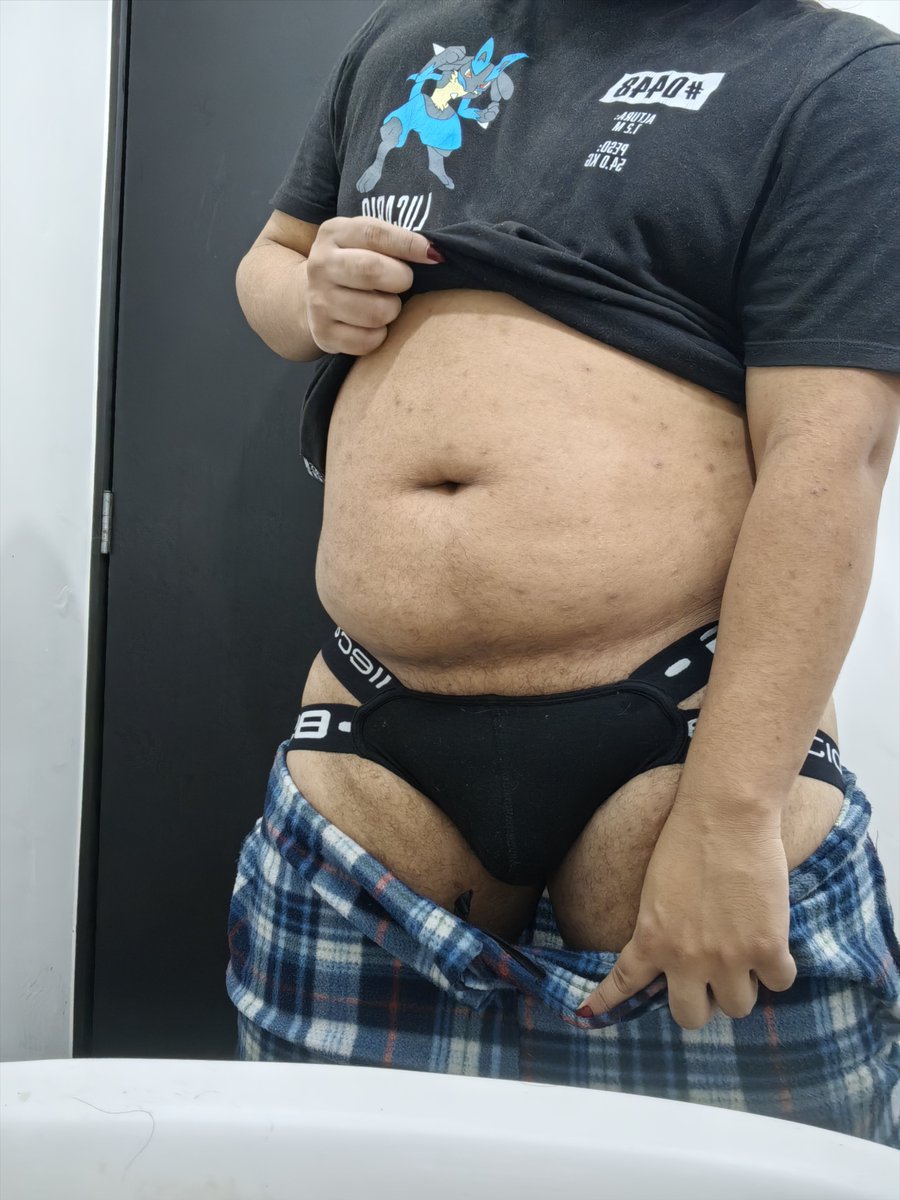 shunkudori's tweet photo. Jocktober día tres, hoy fue en pijamas y después de un buen baño caliente por que en mi rancho ya esta haciendo frio jaja https://t.co/A23hURLwsy