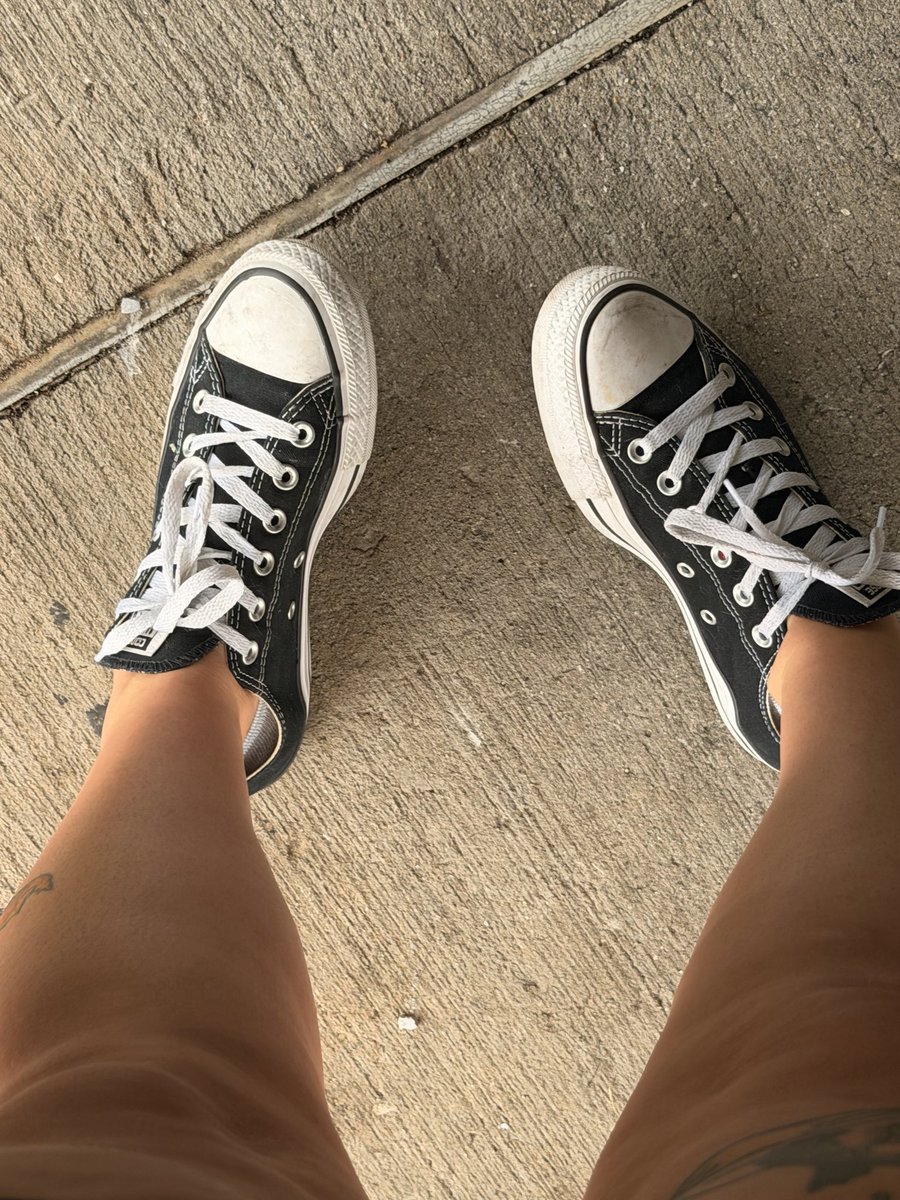 wkdlilt's tweet photo. No show socks &amp; chucks. 🖤🤍 https://t.co/sqtMFA1dj6