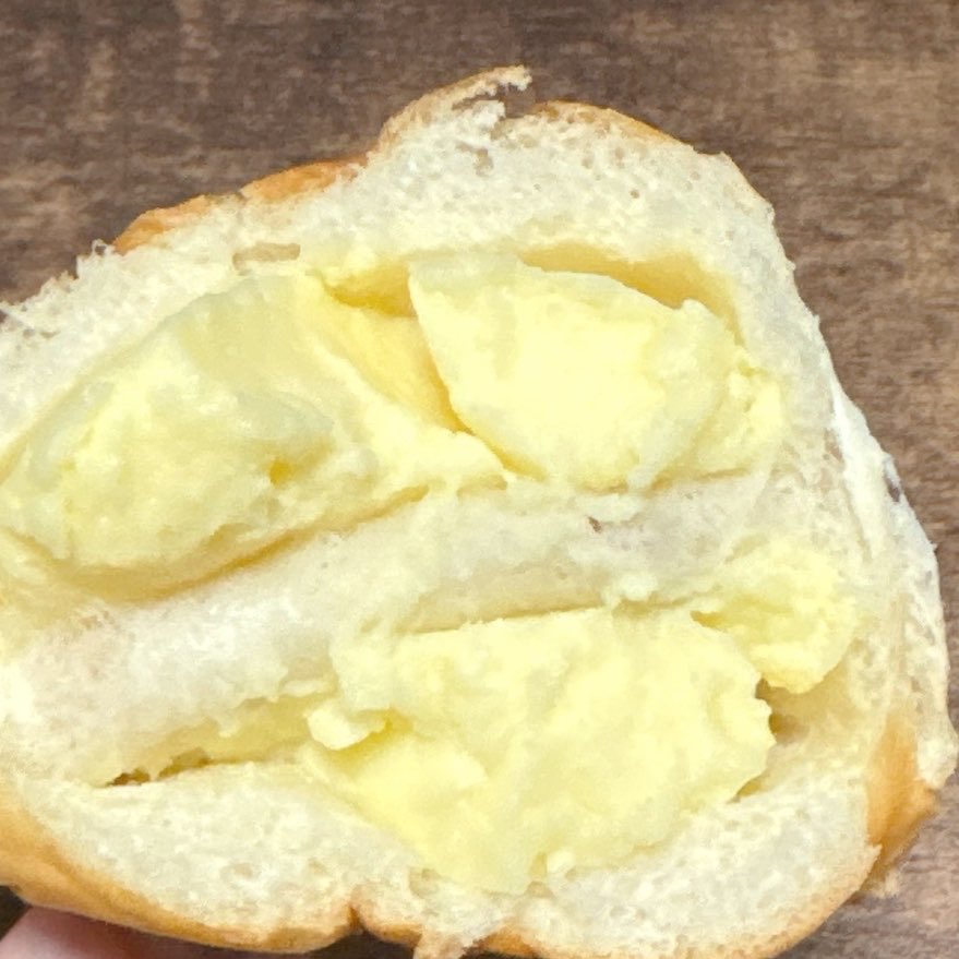 realkikousyu's tweet photo. これ美味〜〜〜い！！好き！！！
限定ならレーズンカスタードの次に好きだ…この薄皮しっとり生地に本当にまんまあのチーズ蒸しケーキの味する濃厚もったりめなクリームが合いまくり https://t.co/12iT3Wl7p0