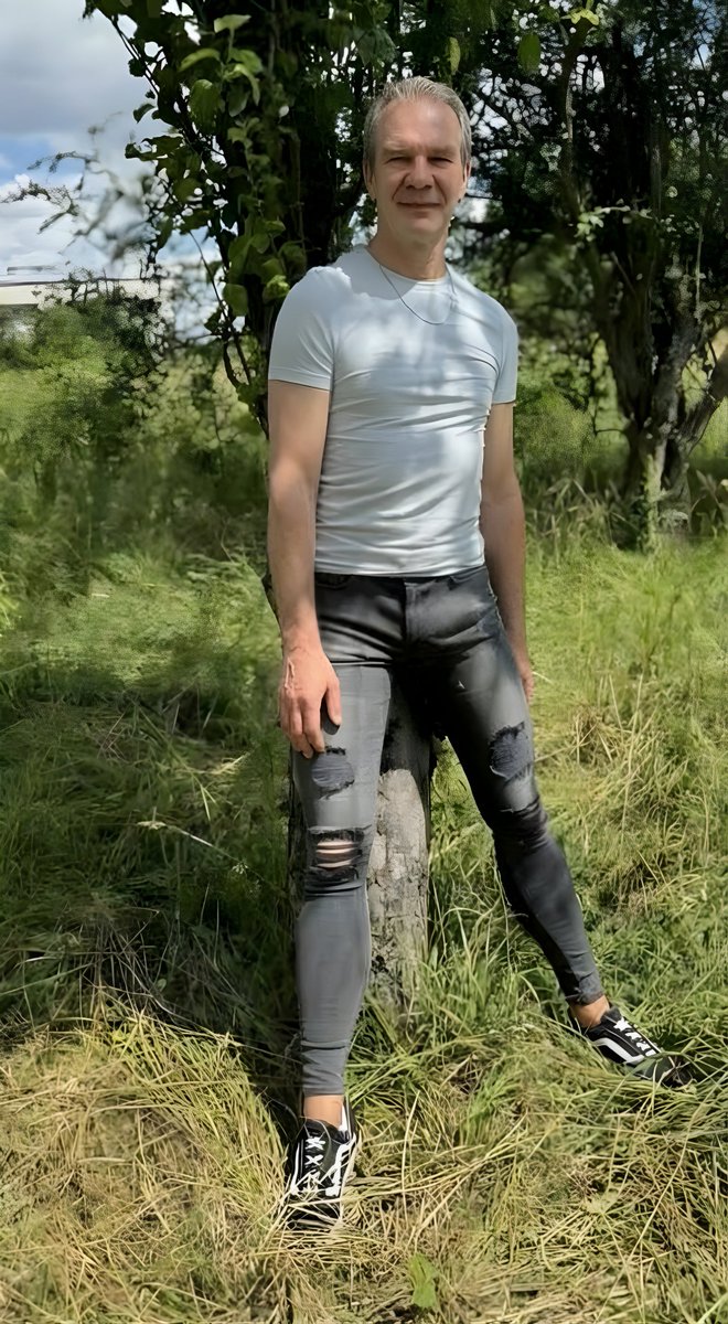 OwnedOnFile's tweet photo. White shirt. Ripped jeans. Standing in the grass. Uncensored: https://t.co/Uq74ceQqs1

#owned #night #exposed https://t.co/arE5Rf3jSG