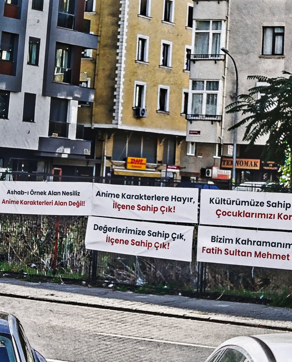 istbarobaskani's tweet photo. İstanbul Ümraniye’de bugün, cosplay, anime ve Japon kültürü temalı Konoha Fest’e tekbirler eşliğinde bir grup saldırdı. 

— Çoğunluğu çocuklardan oluşan, aralarında kadınların ve ailelerin de bulunduğu katılımcılara taş, sopa ve biber gazıyla saldırıldı. https://t.co/CTcxo7x1bc