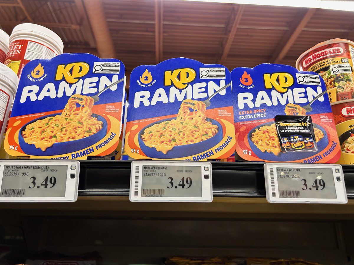 loa_webwriter's tweet photo. 美味しいのかどうかは置いておいて、この商品がラーメンかどうかについては疑問しかない。 https://t.co/k3S1UtxXqJ