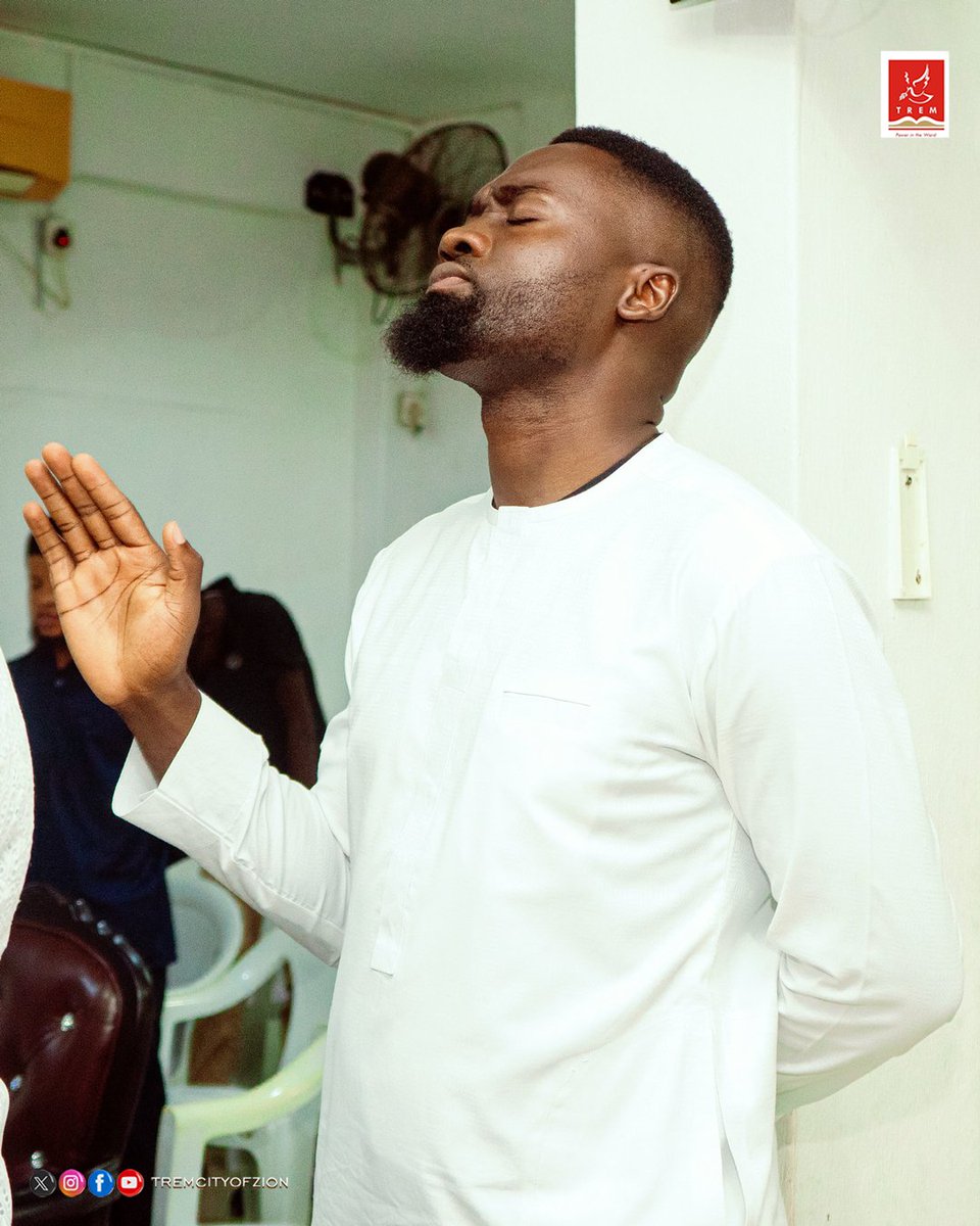Da_Coaste's tweet photo. Hope you made the gathering of the saints today✌🏼 have a productive new week👌🏼
.
.
#gospel
#christian
#triumphingalways
#fyp
#trem https://t.co/ZeKasCh0CP