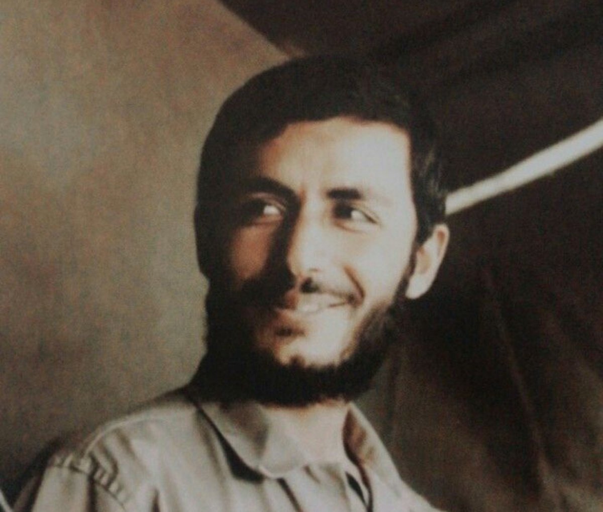 masoumehzoghi's tweet photo. هرکس که بیشتر برای خدا کار کرد
بیشتر باید فحش بشنود
ما باید برای فحش شنیدن ساخته بشویم.
برای تحمّل تهمت و افترا و دروغ
چون ما اگر تحمّل نکنیم باید میدان را خالی کنیم.

_ شه‌ید همت https://t.co/urujuqQEts