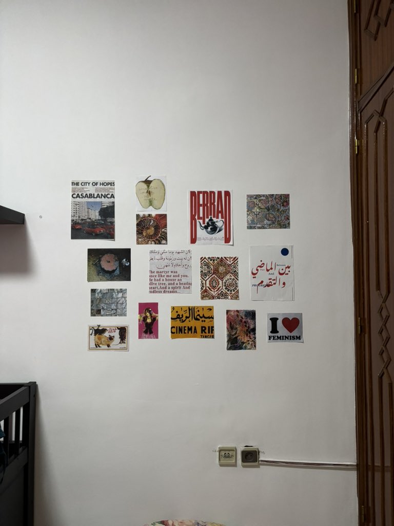 surunecolline's tweet photo. J’ai collé des affiches dans ma chambre au maroc hihi https://t.co/gxCL66BLj0
