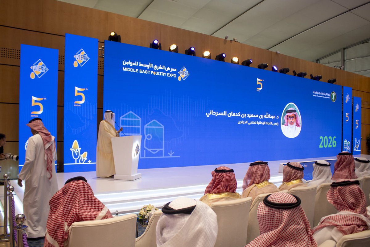 AbdullahKadman's tweet photo. تشرفت اليوم بإلقاء كلمة نيابةً عن منتجي الدواجن في المملكة، أمام معالي وزير البيئة والمياه والزراعة، في معرض الشرق الأوسط الخامس للدواجن.

استعرضتُ ما حققه القطاع خلال السنوات التسع الماضية من تضاعف الإنتاج وتقدم الاكتفاء الذاتي، وتطلعات المنتجين إلى مواصلة تطوير البحث والاستثمار وسلاسل الإمداد، وتعزيز حضور المنتج السعودي في الأسواق.

كل الشكر لمعالي الوزير والوزارة على دعم القطاع، وللمنظمين على هذا المعرض.

مختصر الكلمة

أكدت في الكلمة أن قطاع الدواجن ركيزة للأمن الغذائي والاستثمار الوطني، وأشادت بدعم القيادة والوزارة وصندوق التنمية الزراعية، وبمبادرة جوائز التميز والإبداع. واستعرضت تضاعف الإنتاج خلال السنوات التسع الماضية وتقدم الاكتفاء الذاتي في لحوم الدواجن وبيض المائدة، مع الدعوة إلى مواصلة الاستثمار في البحث العلمي والسلالات واللقاحات والأدوية وسلاسل الإمداد، وتعزيز الجودة والتصدير والشراكة لمعالجة تحديات القطاع