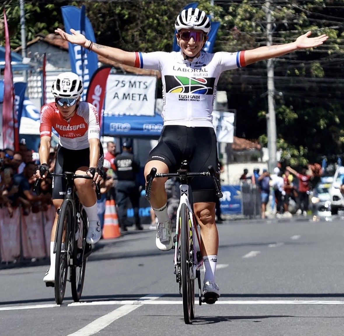 LABORALkTeam's tweet photo. Tercera victoria en Costa Rica para Cata Soto Campos 💪💜🏆

Cata Soto ha vuelto a imponerse en un día nervioso en el que ha demostrado que es capaz de luchar día a día por lo mejores puestos.

Zorionak 😉💪🏆

📸 @Palmares_mx https://t.co/iF1Iw6NgFg