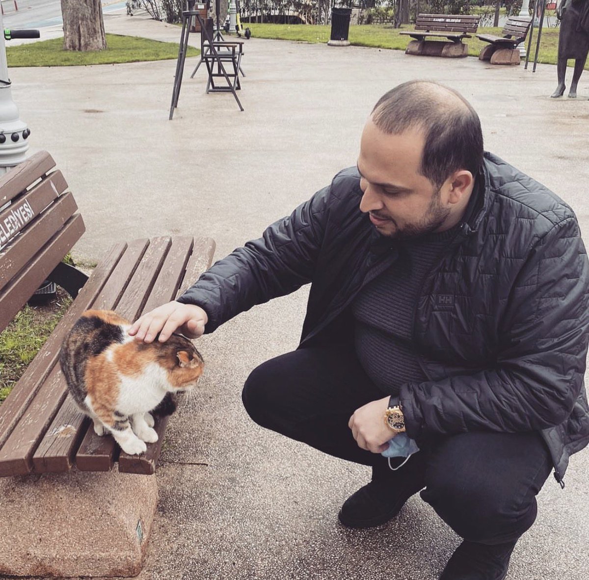 Aydogan_Ahiakin's tweet photo. Yeryüzünü beraber paylaştığımız can dostlarımızın sevgisi hayatımıza güzellik katıyor. Onlardan sevginizi ve merhametinizi esirgemeyin. Sevgi ve merhameti çocuklarımıza küçük yaşlarda öğretmeyi ihmal etmeyelim. Tüm can dostlarımızın bize Allah’ın emaneti olduğunu unutmayalım. 
#4EkimHayvanlarıKorumaGünü