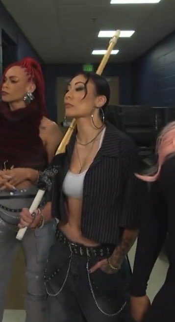 aprilsvega's tweet photo. CALL HER BON BC HER FIT IS FIRE https://t.co/5EzeaGi7Mf