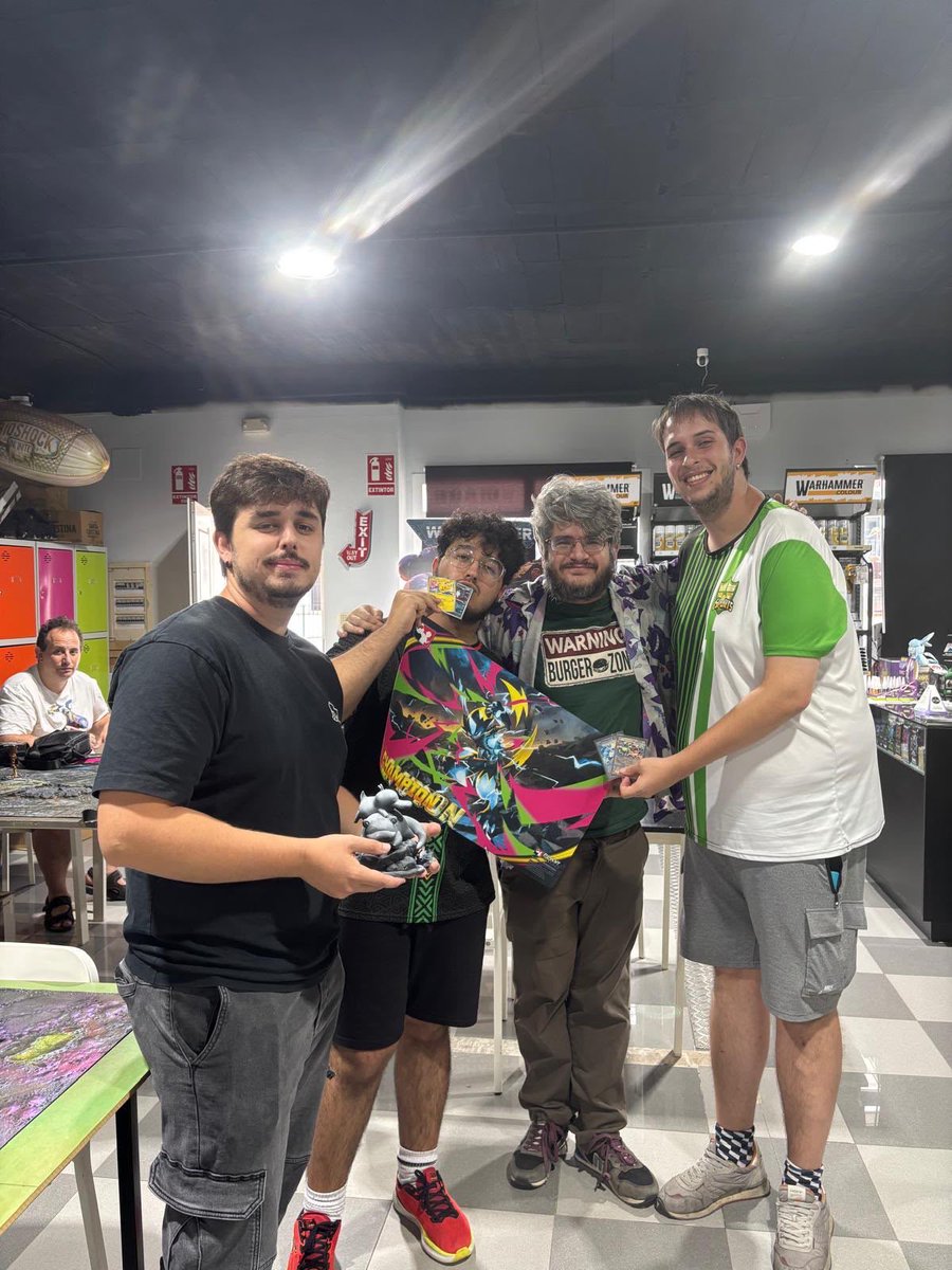 LosBiXosTCG's tweet photo. Seguimos cosechando victorias en el equipo, @xEkkonomico gana el cup de Sharkgames Antequera con una increíble run!!, recordemos también que el dia anterior venía de un segundo puesto en otro cup en Córdoba, enhorabuena y a seguir!! #UnionBixos https://t.co/fFqDRBlSK8