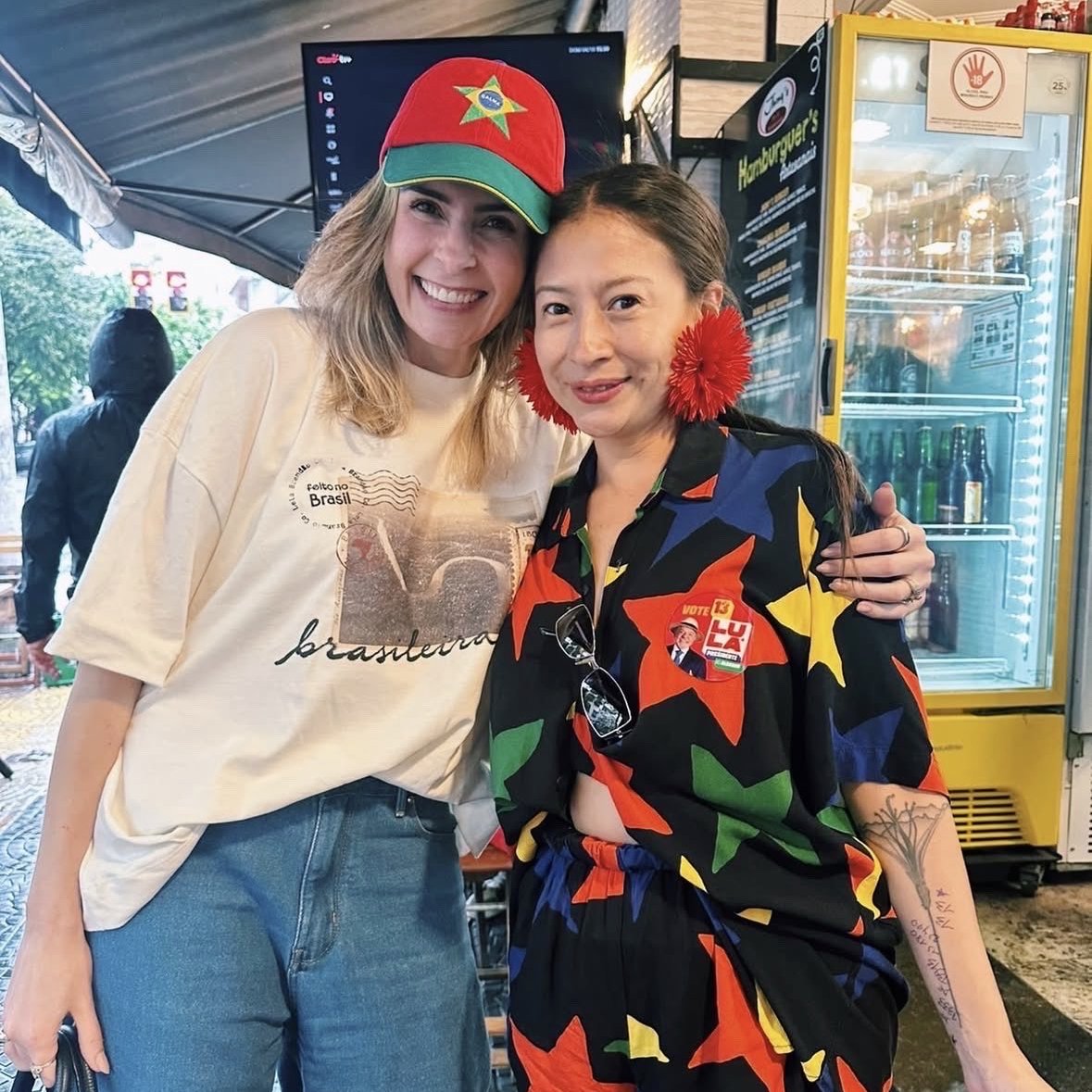 centralreality's tweet photo. Ana Paula Renault em nova foto com fã. ⭐️🇧🇷 https://t.co/7eiHq6oUI6