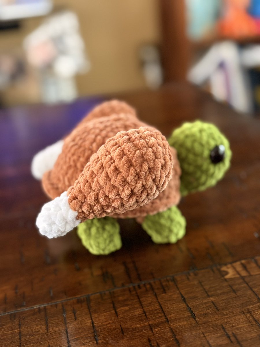 RealRodLacroix's tweet photo. My wife has started a new turtle with Thanksgiving theme shell.

She cannot be stopped. Nor should she be. https://t.co/kVlWWmYm2M