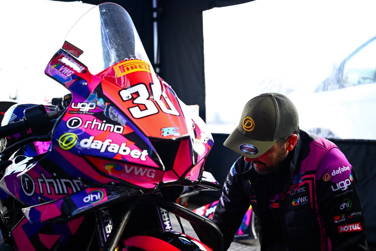 RCExpressRacing's tweet photo. Postcards from Donington BSB. Great weekend. Got faster again in race 2. Positive steps. Time to get the big @Dafabet Racing Honda ready for Macau 🇲🇴 

📸 @OllyHassellPics https://t.co/6k1MSdMpCf