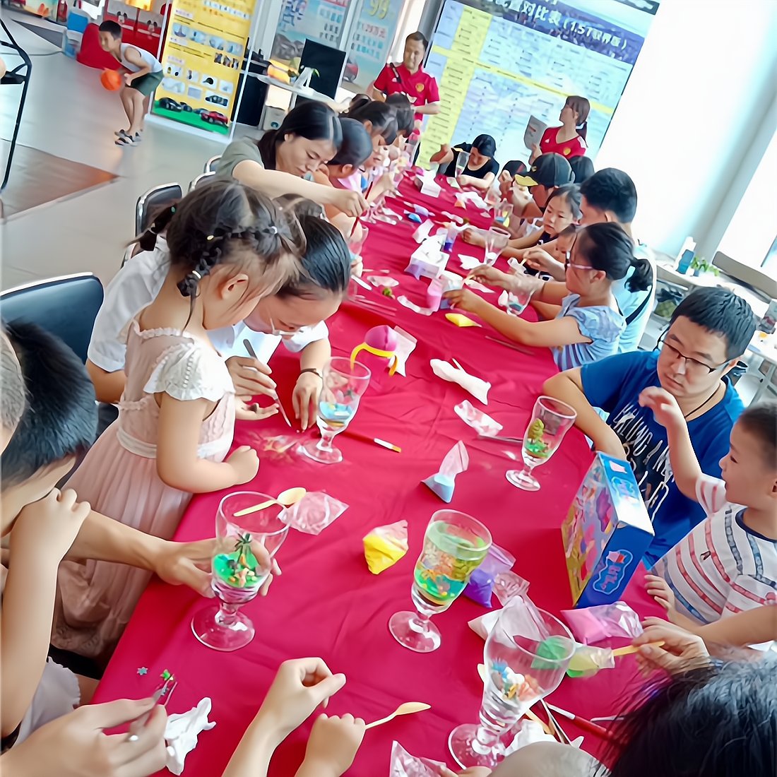 ReaganTrigyy's tweet photo. Ven este sábado a la plaza del barrio! Taller gratuito de manualidades para nios y degustación de tapas locales. No te lo pierdas, trae a toda la familia! https://t.co/8i1KdRBF00