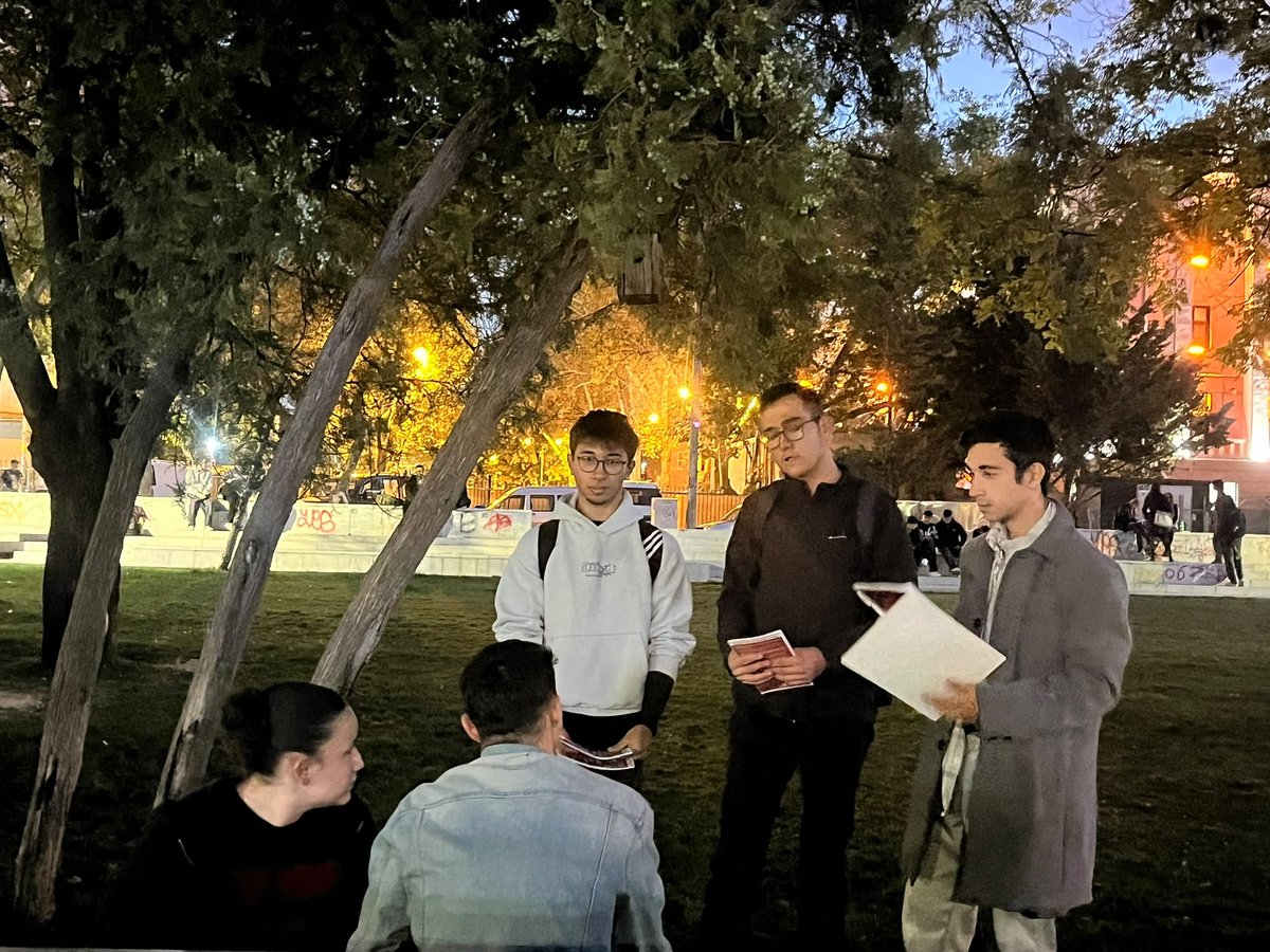 TGBAnkara's tweet photo. 📍 Güvenpark

"Birleşen Gençlik Tam Bağımsız Türkiye" yürüyüşümüzün başlangıç noktası olan Güvenpark'ı bildirilerimizle donattık 🇹🇷

29 Ekim'de sen de bizimle birlikte Anıtkabir'e gel! 

🔗 Katılım formu için profildeki bağlantıyı ziyaret edebilirsin https://t.co/ttLblcSClD
