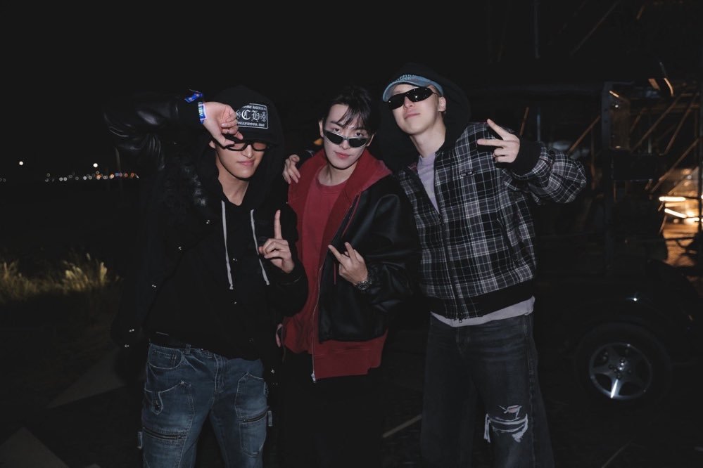 sanbyeolii's tweet photo. they look so straight here i'm kinda horny https://t.co/DHKrFHyi2j