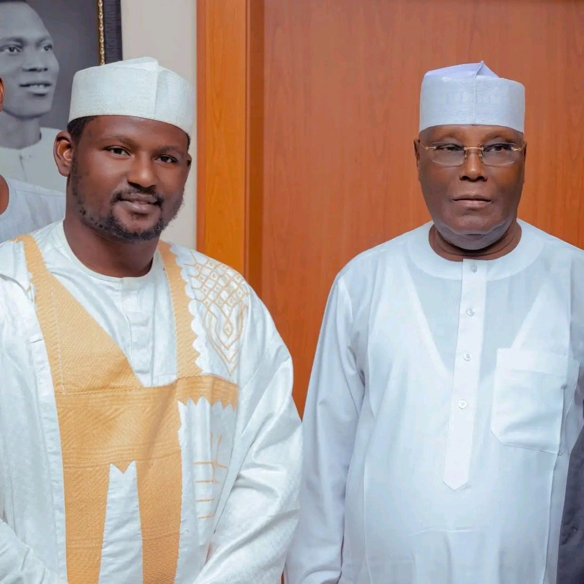 Imamu_Sheka's tweet photo. Na Samu Kira Na Musamman Daga Tsohon Mataimakin Shugaban Ƙasa, Kuma Wazirin Adamawa Alhaji ATIKU ABUBAKAR 

Ban taba tunanin irin rubuce-rubuce da nakeyi akan Atiku Abubakar (Wazirin Adamawa), da irin Tagging nasa da nake yana gani ba. Ina zaune na samu kira akan cewa lallai-lallai yana buƙatar ya samu zama dani, mu ƙulla mu'amala maikyau kuma na shiga cikin kwamitin yaƙin neman zaɓe na 2027 ba.

Wato ban taba tunanin haka waziri yake da sauƙin mu'amala da mutane ba, da muka haɗu tun kafin nayi magana ya kira sunana (Muhd Sheka). Ban mayi tunanin zai iya gane fuskata ba, ko mu zauna muyi tattaunawa ta tsowon irin lokacin da mukayi dashi ba.

Allah ya sani ni lokacin da nake maganganu na, ina yin su ne dan kawai kishin Arewa, da kuma imanin cewa a yanzu bamu da dan takarar da ya wuce sa. Ban tunanin ashe yana gani ba, for me wannan ba karamin nasara bace da abun alfahari matuka sosai da sosai.

Ni lokacin da yana magana gabaki daya ma dibibicewa nayi, dan mutum kamar sa da yake da tasiri a siyasar Afirka da Nigeria. Kuma muke gani kamar ya zama shugaban ƙasa ne a 2027 ace wai ya zauna dani gaskiya abune mai nauyin gaske.

Abu guda da ban manta dashi ba shine Yan Crypto na Arewa, wannan ne kuɗirin da ban manta dashi ba. Kuma ya nuna jin dadinsa sosai da yaji ina cikin manyan waɗanda suke jagorantar harkar a Arewa, kuma na roka mana Alfarma har idan aka ci zaɓe kada a manta da al'ummar mu ta yan Crypto ɗin Arewa.

Ya kuma ji dadin irin Abubuwan ci gaba da muke so a kawo mana a tsakanin matasan mu na yan Crypto idan aka samu nasara a 2027,  In Sha Allah idan Allah ya tabbatar da Waziri a matsayin shugaban ƙasa za'a ga sauyi na Alkhairi akan harkar Crypto fiye da kowane lokaci a Tarihin Nigeria.

Gwamnatin da Alhaji Atiku Abubakar zai kafa a 2027 ba gwamnati ce da zatayi yaƙi da yan Crypto ba musamman na Arewa, gwamnati ce da zata jawo su a jiki a tallafa musu. Ba gwamnatin da zata dinga kawo tsare-tsaren da zasu ruguza harkar ba.

Akwai miliyoyin yan Crypto a Arewa wadanda suka dogara da harkar Crypto ta zama da ita suke ci kuma suke sha, lalata harkar bazai taba zama shine alheri ba. Nan gaba kadan yan Crypto kananun mu da manya zasu amfani gwamnati fiye da yadda yan harkar drama suke morar ta In Sha Allah.

#Atiku2027 #Atiku2027