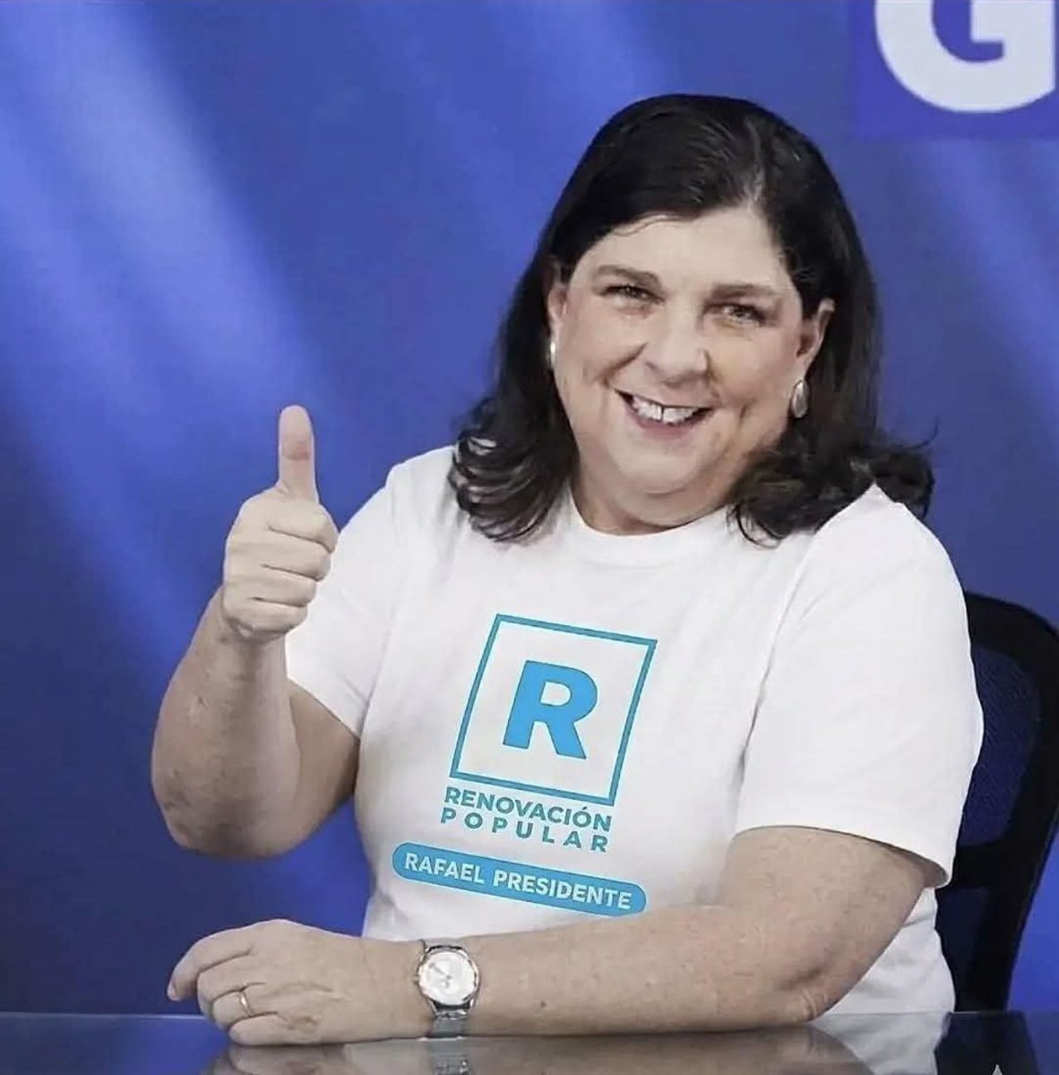 xluisr's tweet photo. @jhanfranck Lengua partida ya se salo  jajjaja..... https://t.co/rTljCgi5nZ
