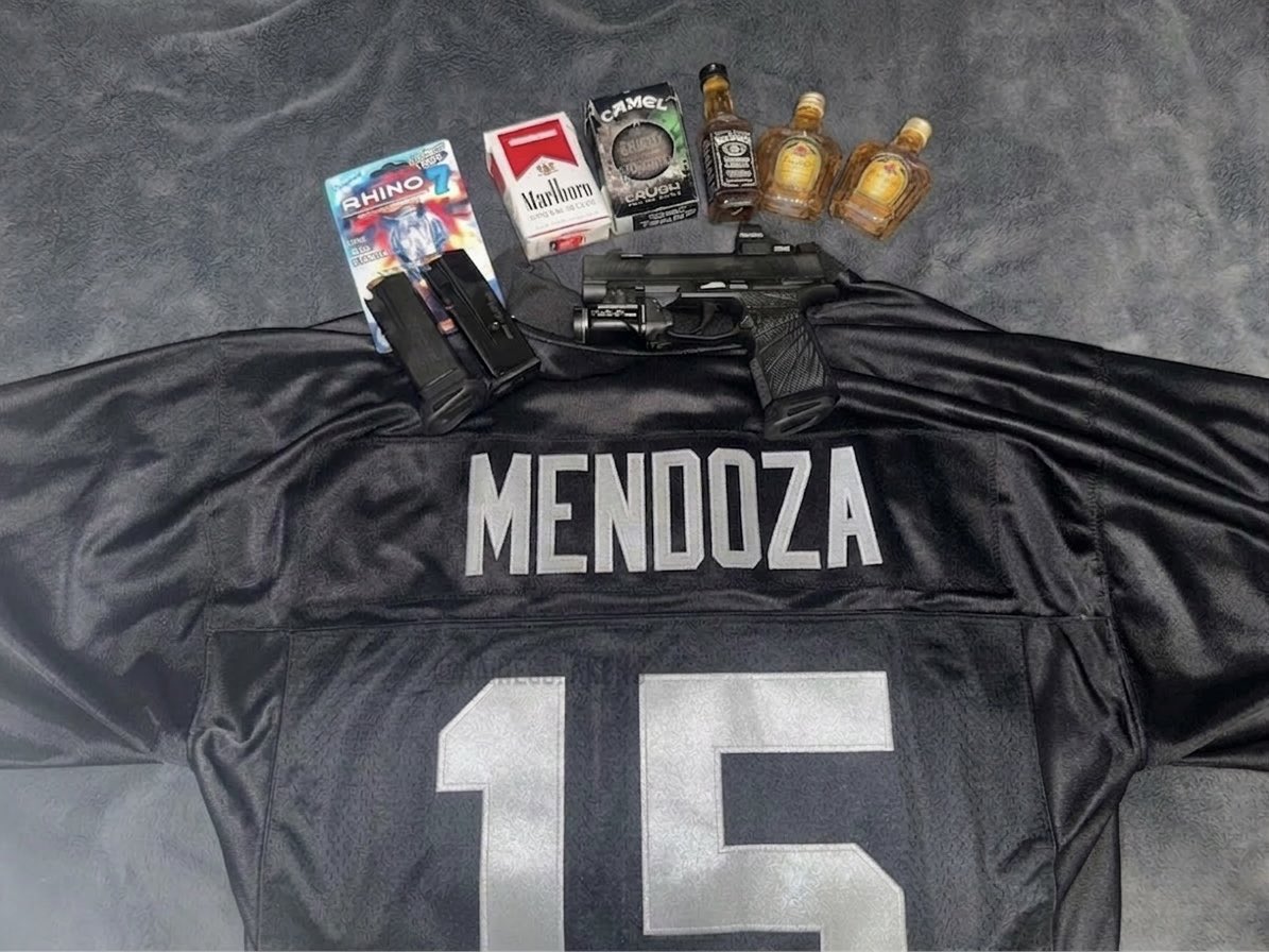 BustySinclair10's tweet photo. Game day. Beat the Chiefs. Go RAIDERS!!! #RaiderNation 

@markdouglas2390 
@mrstiffstix911 
@Castellani2014 
@BaunceyChillup https://t.co/4Y56ygybxg
