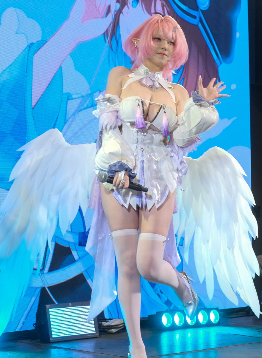 NoirFraG's tweet photo. Event: Natsu Go: Cloud 

Coser: 菌烨 Tako @Takomayuyi 
 
#菌烨tako https://t.co/LbpHXEviLk