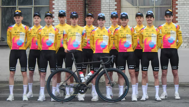 ProCyclingInfo's tweet photo. 63.- 4 wins: Novapor Theseus @VC_FUKUOKA @LidlTrek Future @TeamVorarlberg @wpgacycling Chengdu Dyc, Victoria Sports, Intermarche Wanty, Olinka Specialized @OrgullPaisa &amp; @TavferMM.

80.- 3 wins: Trululu @MG_KVIS_CYCLING Skyline @euskaltelteam @Bardiani_CSF @TeamTaviraCA... https://t.co/EYyBKYrAhd
