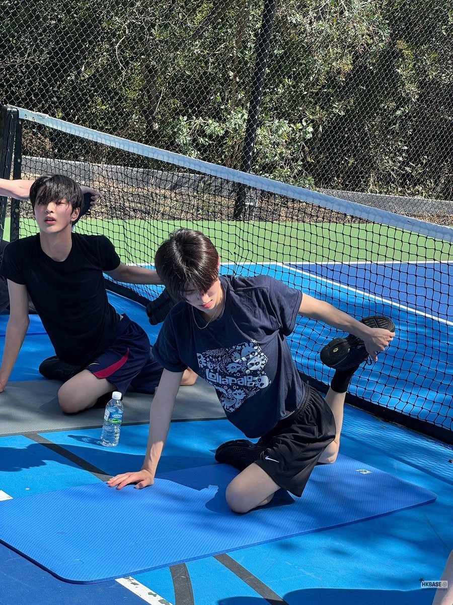 hyeonkeonbase's tweet photo. HK! two pretty boy https://t.co/9XZN3OyyhF